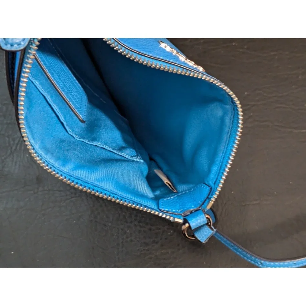 Coach New York Hipster Blue Pebbled Leather Crossbody Purse Strap 9 x 9 In